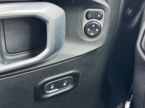 Used 2020 Jeep Wrangler Unlimited Rubicon w/ Dual Top Group AWD/4WD image 31