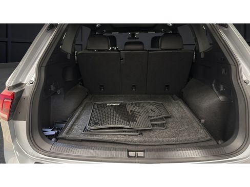 Used 2024 Volkswagen Tiguan SE R-Line AWD/4WD image 26