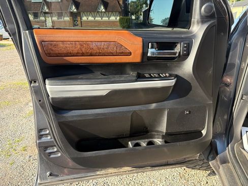 Used 2019 Toyota Tundra 4x4 CrewMax image 9