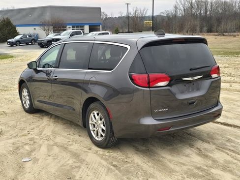 Used 2023 Chrysler Voyager LX image 11