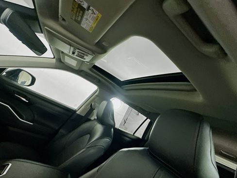 Used 2025 Toyota Highlander XLE image 26