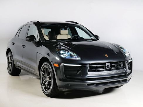 Certified 2026 Porsche Macan AWD/4WD image 7