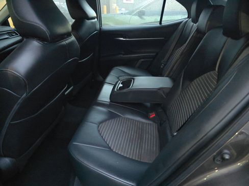 Used 2021 Toyota Camry SE image 11