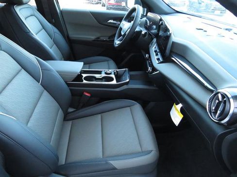 New 2026 Chevrolet Equinox LT w/ Convenience Package II image 17