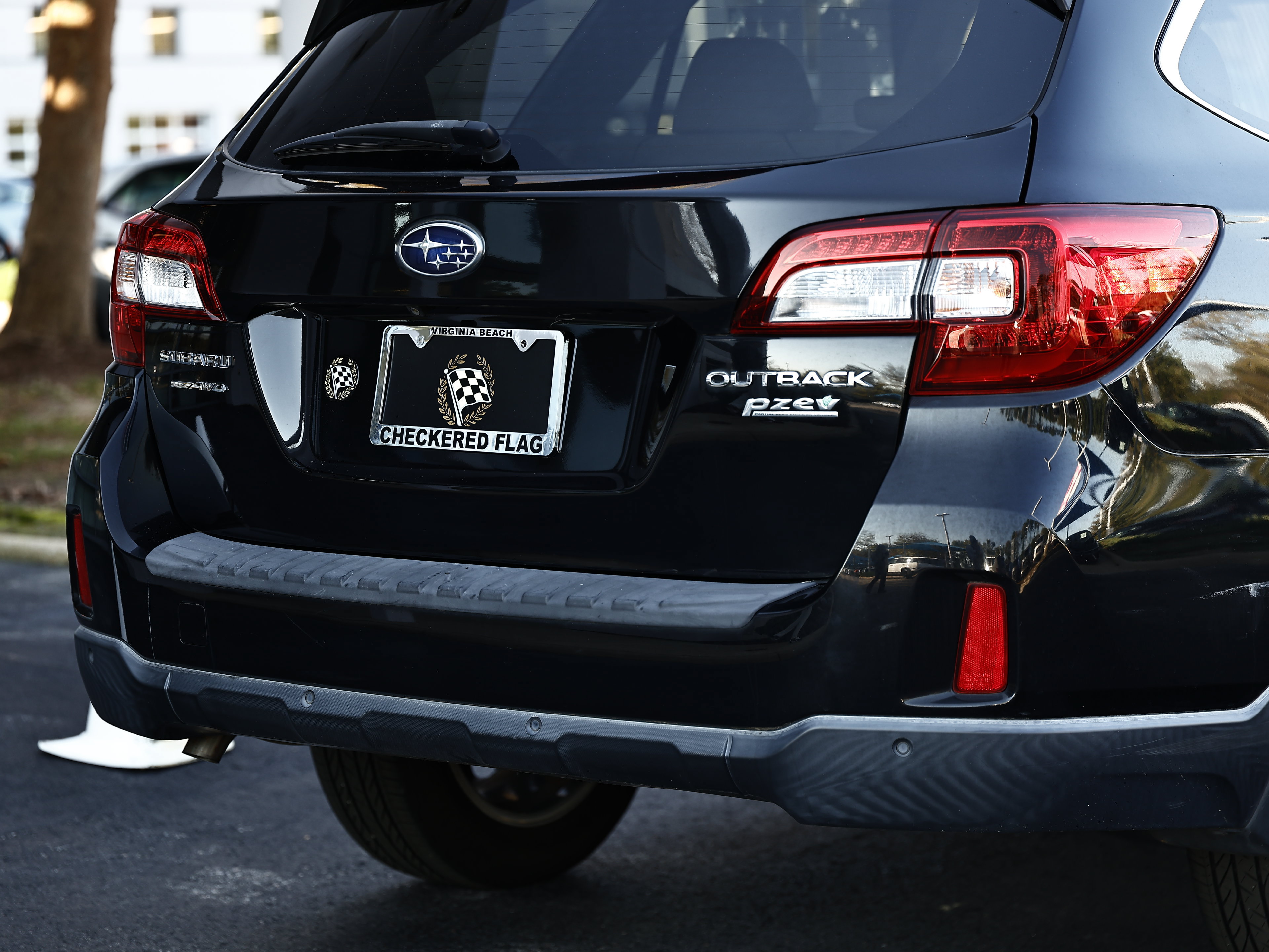 Used 2017 Subaru Outback 2.5i Limited AWD/4WD image 8