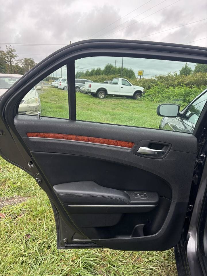Used 2014 Chrysler 300 RWD image 20