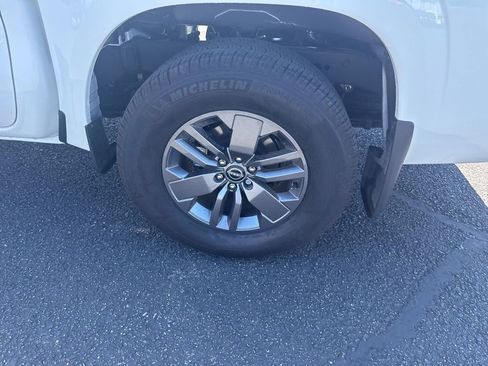 Used 2025 Nissan Frontier SV w/ SV Convenience Package image 18