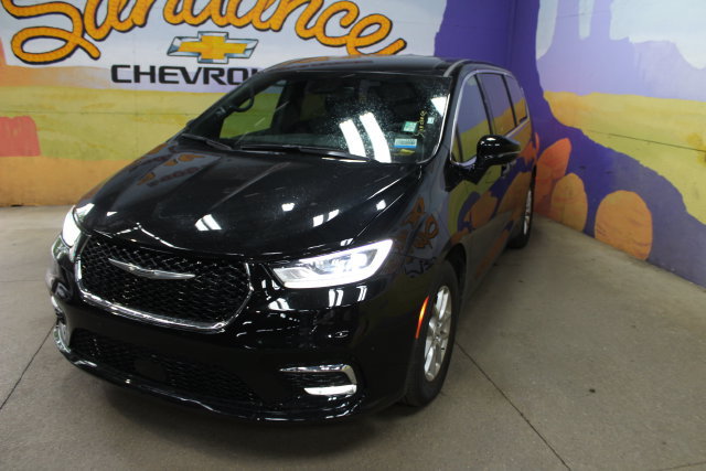 Used 2026 Chrysler Pacifica Select FWD image 4