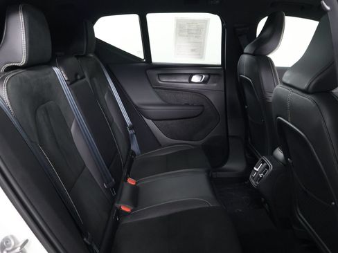 Certified 2022 Volvo XC40 T5 R-Design w/ Advanced Package AWD/4WD image 29