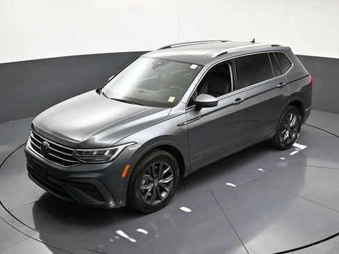 Used 2022 Volkswagen Tiguan SE AWD/4WD image 16