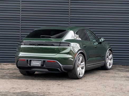 New 2026 Porsche Macan 4 Electric image 8