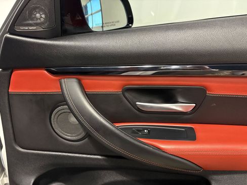 Used 2017 BMW M4 Convertible RWD image 44