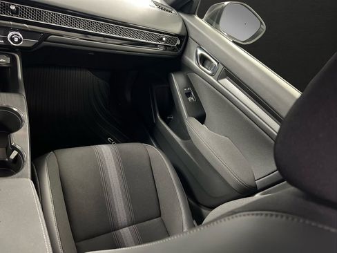 Used 2023 Honda Civic Sport image 19