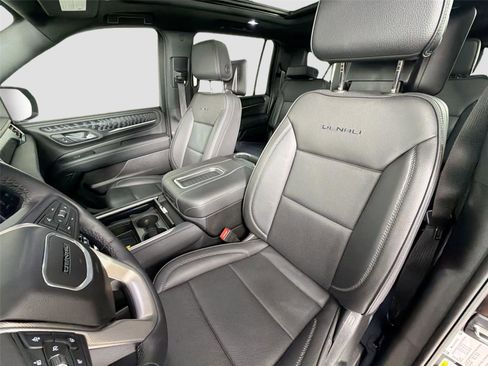 Used 2024 GMC Yukon XL Denali w/ Advanced Technology Package AWD/4WD image 20