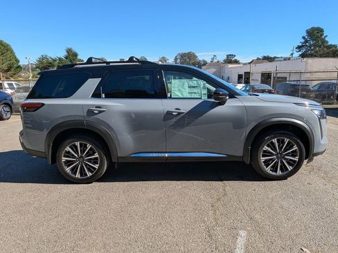 New 2026 Nissan Pathfinder Platinum image 4