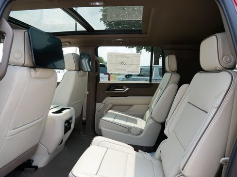 New 2026 GMC Yukon XL Denali w/ Denali Reserve Package AWD/4WD image 7
