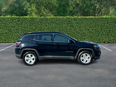Used 2022 Jeep Compass Latitude w/ Convenience Group FWD image 2