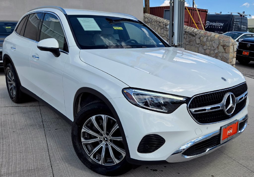 Used 2025 Mercedes-Benz GLC 300 image 1
