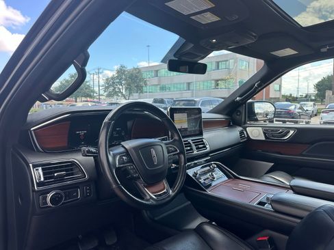Used 2021 Lincoln Navigator Reserve w/ Luxury Package AWD/4WD image 12