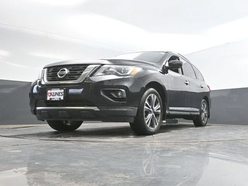 Used 2017 Nissan Pathfinder Platinum w/ Family Entertainment Package AWD/4WD image 30