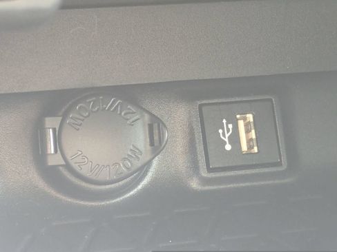 Used 2025 Toyota RAV4 XLE FWD image 22