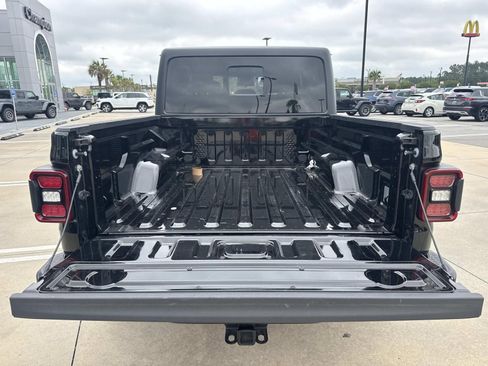 Used 2024 Jeep Gladiator Mojave w/ Convenience Group AWD/4WD image 8