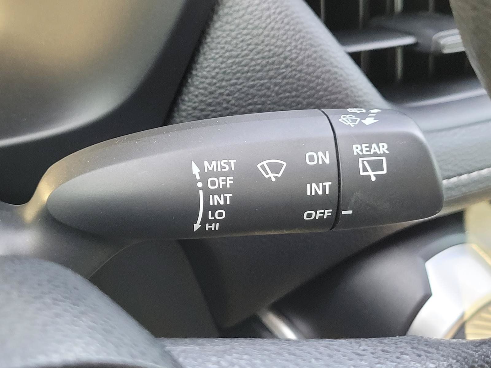 Used 2022 Toyota RAV4 LE AWD/4WD image 30