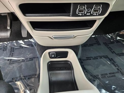 Used 2024 Chrysler Voyager LX FWD image 16