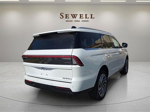 New 2025 Lincoln Navigator Reserve image 4