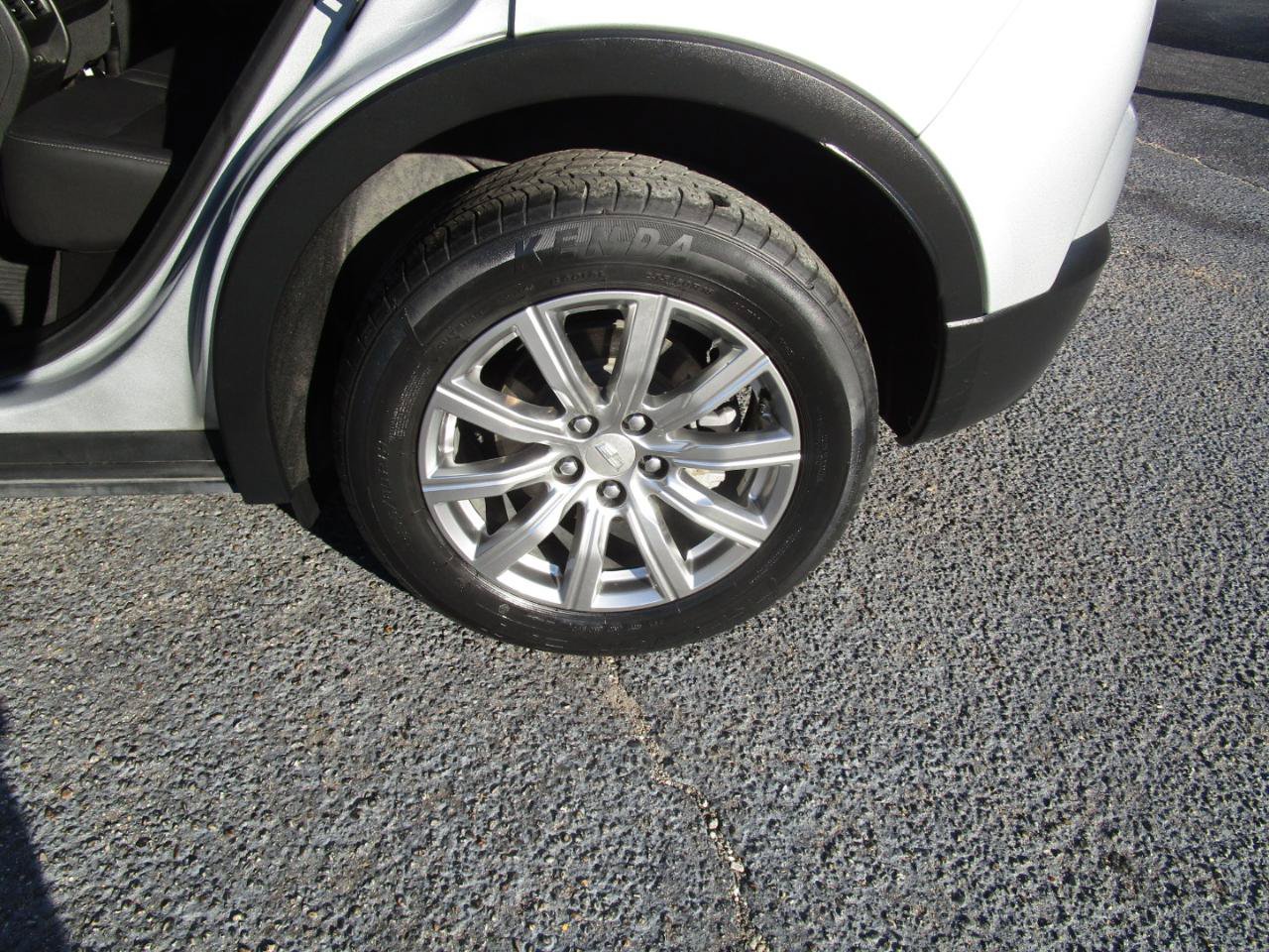 Used 2021 Cadillac XT4 Premium Luxury w/ Driver Awareness Package FWD image 18