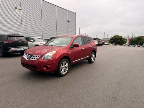 Used 2013 Nissan Rogue SV FWD image 1