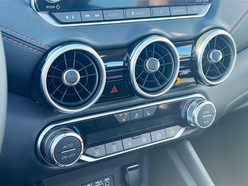 Used 2025 Nissan Sentra SR w/ SR Premium Package image 15