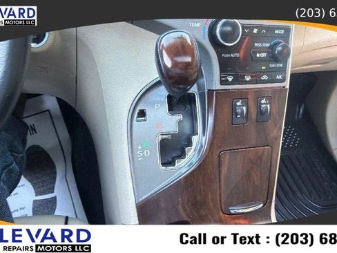 Used 2013 Toyota Venza Limited AWD/4WD image 19