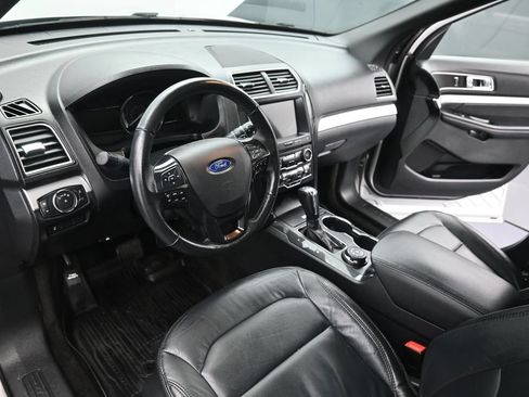 Used 2017 Ford Explorer XLT w/ Equipment Group 202A AWD/4WD image 11