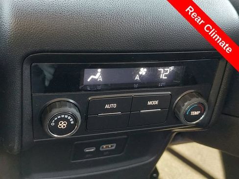 Used 2023 GMC Acadia SLE FWD image 20