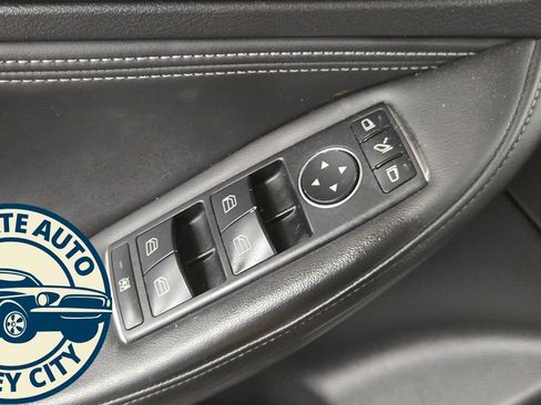 Used 2018 INFINITI QX30 AWD image 22