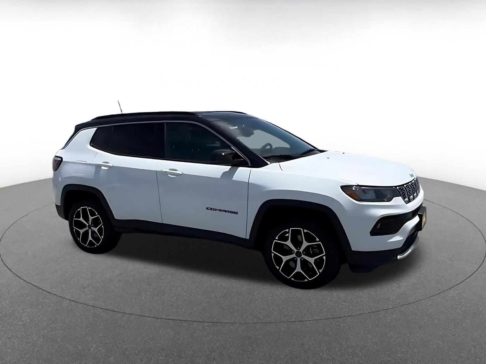 Used 2025 Jeep Compass Limited AWD/4WD image 2