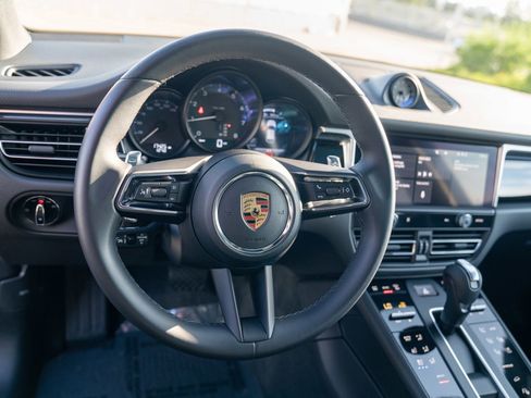 Certified 2022 Porsche Macan AWD/4WD image 14