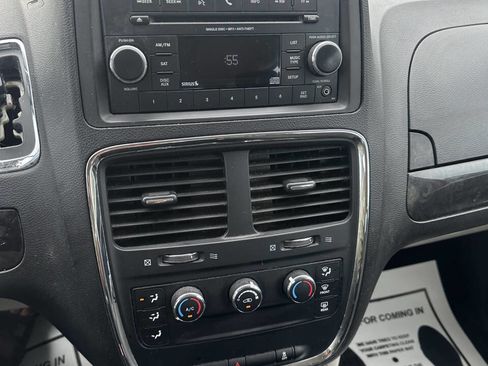 Used 2015 Dodge Grand Caravan American Value Package w/ UConnect Hands-Free Group image 13