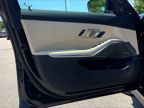 Used 2025 BMW 330i Sedan w/ Convenience Package image 10