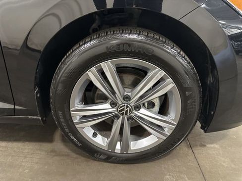 Used 2024 Volkswagen Jetta SE image 33