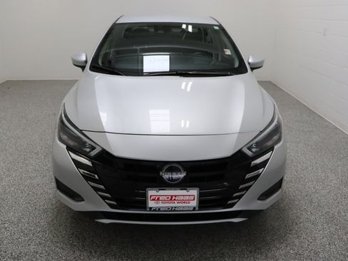 Used 2025 Nissan Versa SV w/ Trunk Package image 3