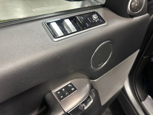 Used 2020 Land Rover Range Rover Sport HSE image 11
