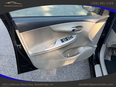 Used 2013 Toyota Corolla LE FWD image 9