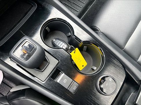 Used 2021 Nissan Rogue SV w/ Premium Package image 18