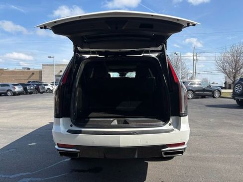 Used 2021 Cadillac Escalade ESV Premium Luxury image 6