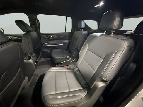Used 2026 Chevrolet Traverse LT AWD/4WD image 13