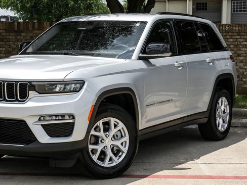 Used 2023 Jeep Grand Cherokee Limited AWD/4WD image 13