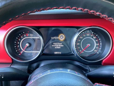 Used 2022 Jeep Wrangler Rubicon w/ LED Lighting Group AWD/4WD image 18