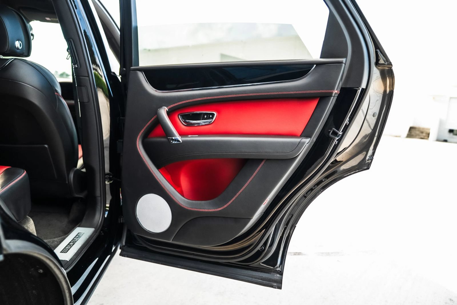 Used 2019 Bentley Bentayga AWD/4WD image 22